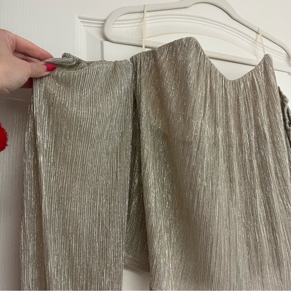 WORN ONCE 4SI3NNA Off the Shoulder Metallic Women's Top, Cropped, Size S - Picture 4 of 9